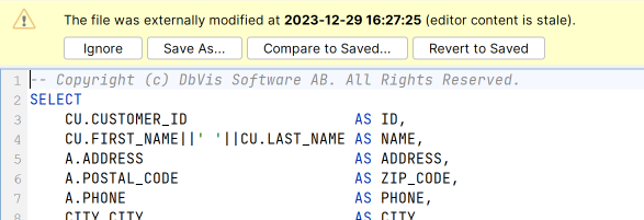 Screenshot showing a stale files warning in SQL Commander